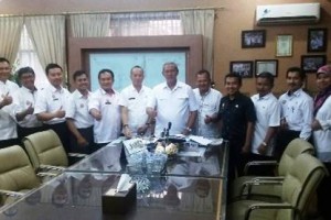 Forum MGMP berfoto bersasma dengan Bupati Kuningan Usai Audiensi